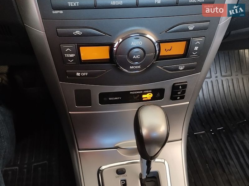 Седан Toyota Corolla 2010 в Кривом Роге