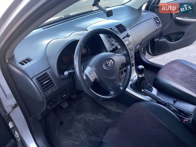 Седан Toyota Corolla 2007 в Первомайске
