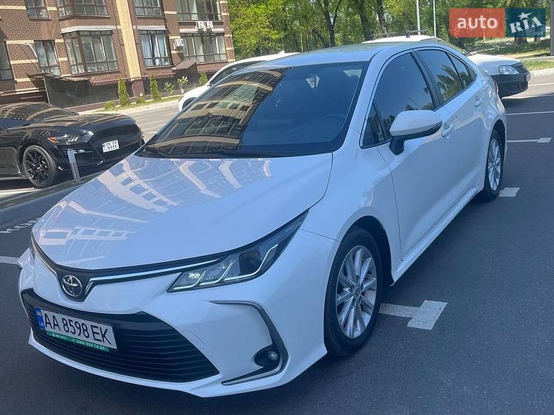 Седан Toyota Corolla 2019 в Чернигове