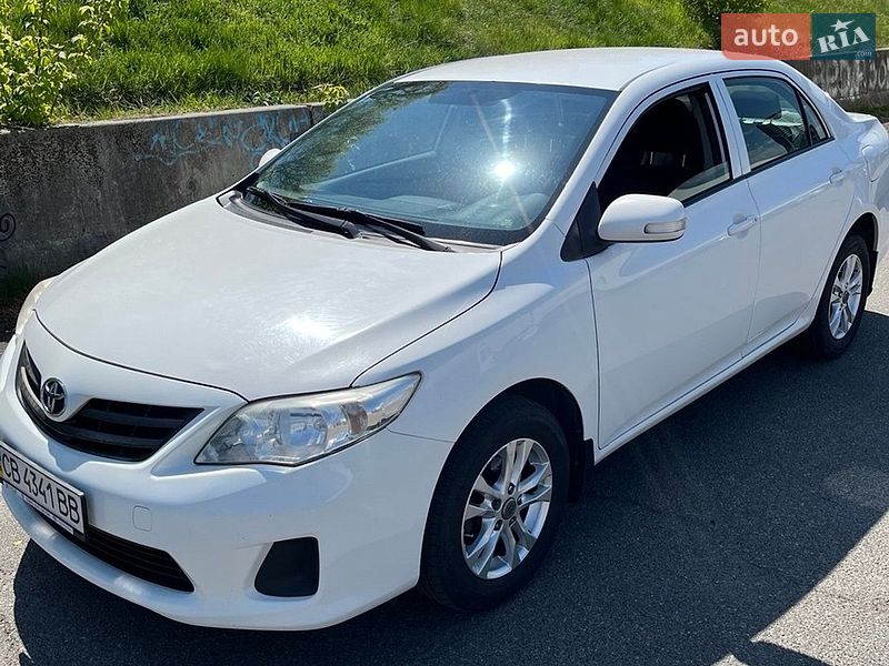Седан Toyota Corolla 2013 в Киеве