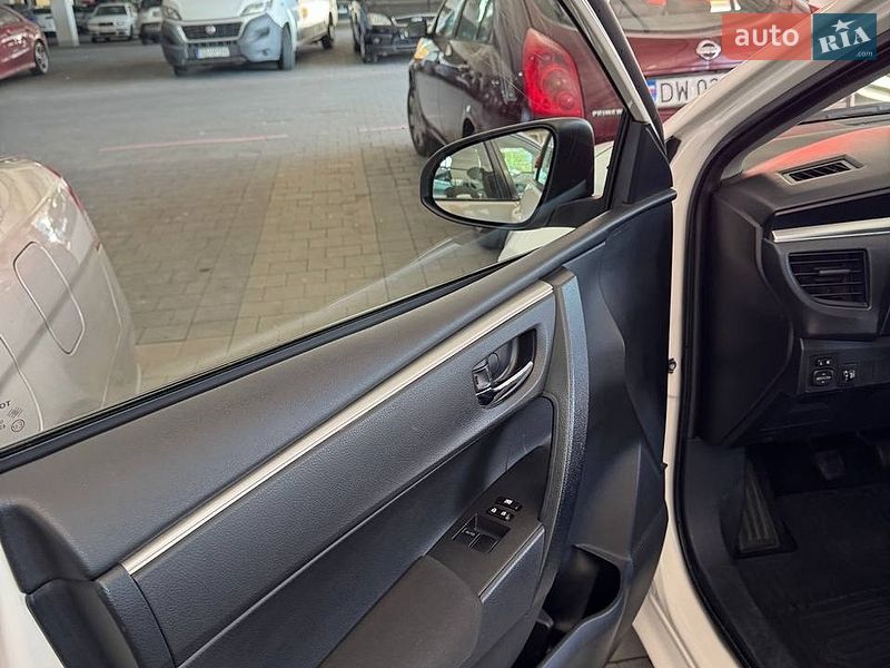 Седан Toyota Corolla 2014 в Полтаві