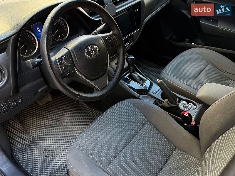 Седан Toyota Corolla 2016 в Тернополе