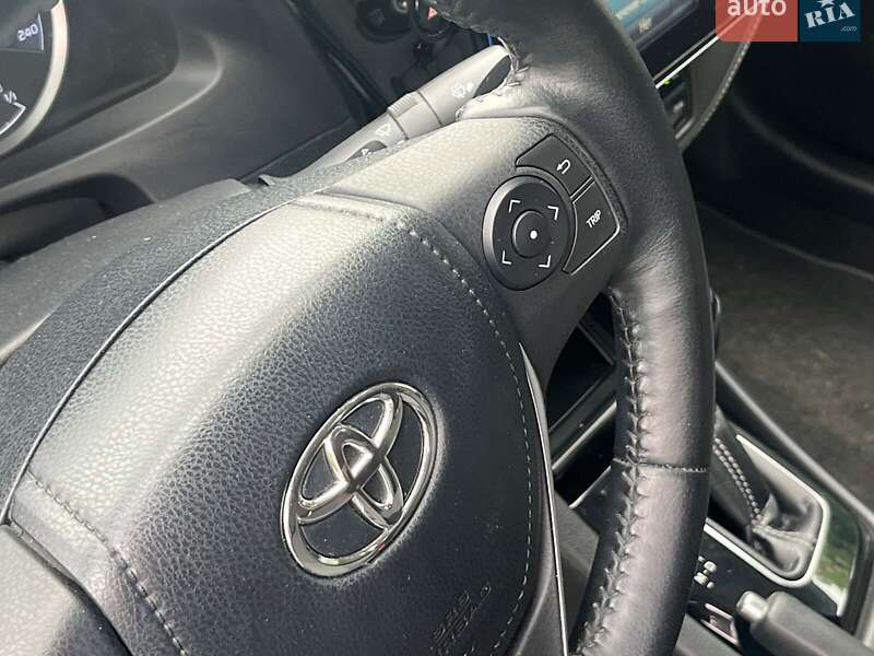 Седан Toyota Corolla 2018 в Киеве