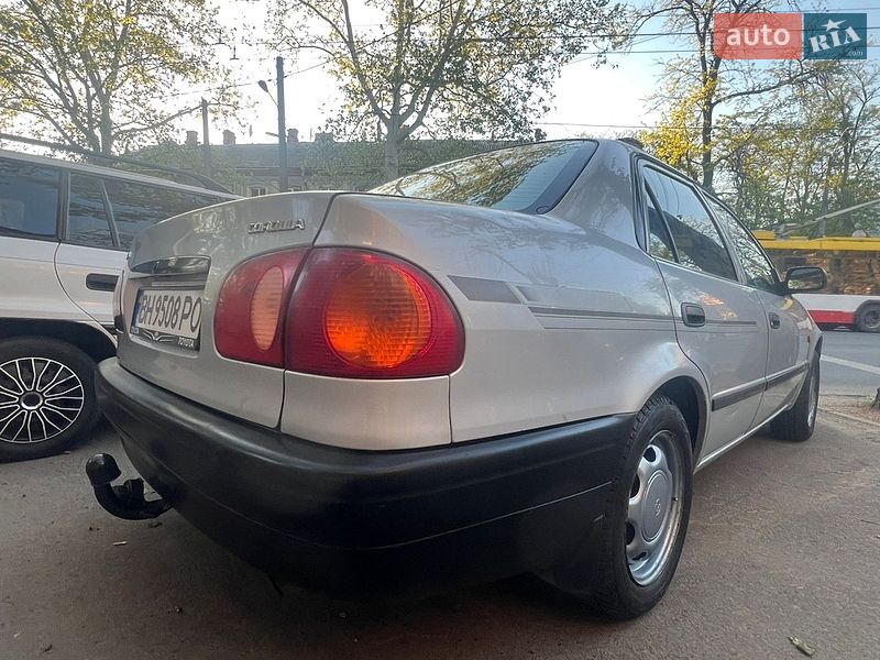 Седан Toyota Corolla 1998 в Одесі
