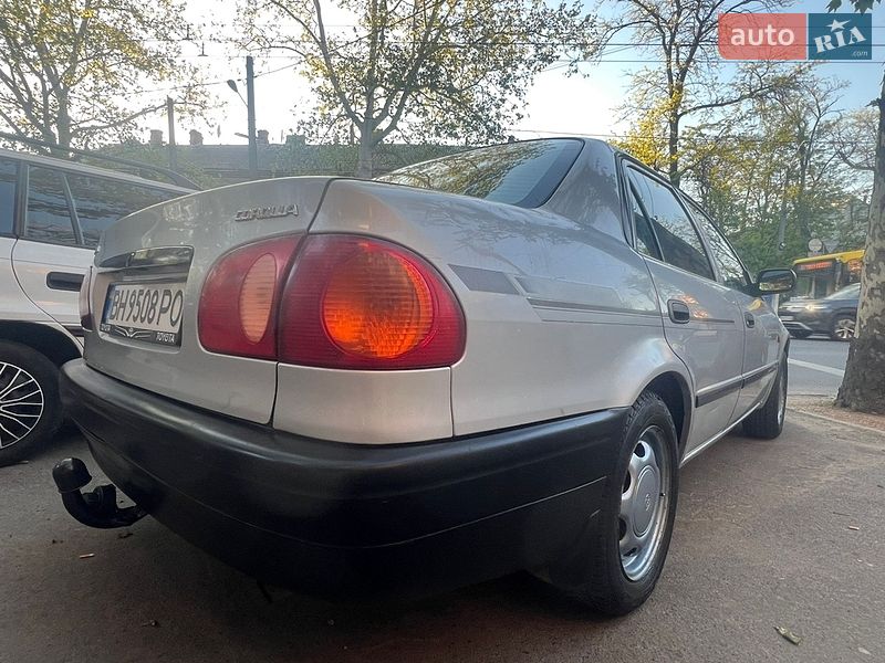 Седан Toyota Corolla 1998 в Одесі