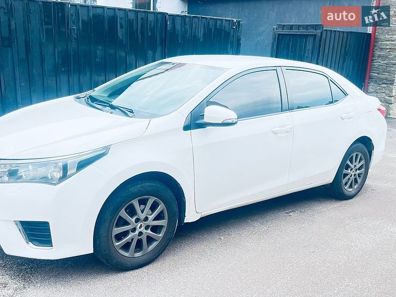 Седан Toyota Corolla 2014 в Киеве