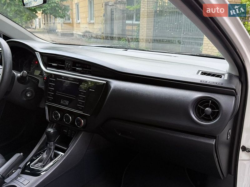 Седан Toyota Corolla 2017 в Желтых Водах