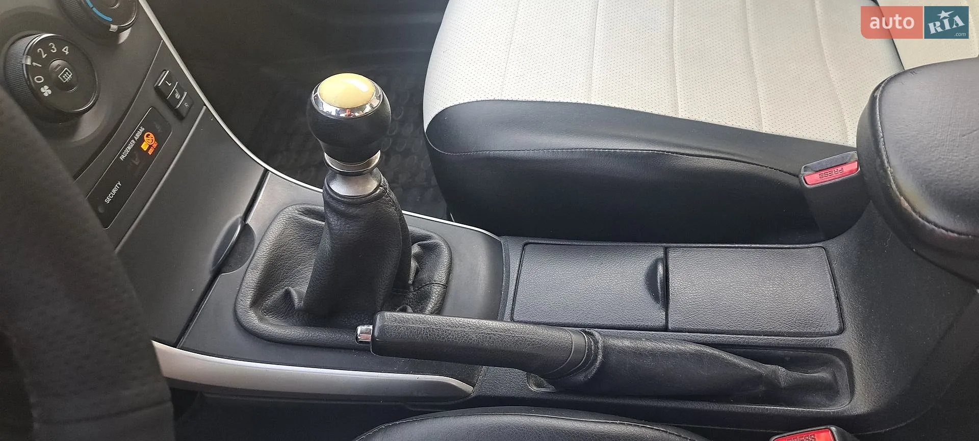 2010 Toyota Corolla - мініатюра 11