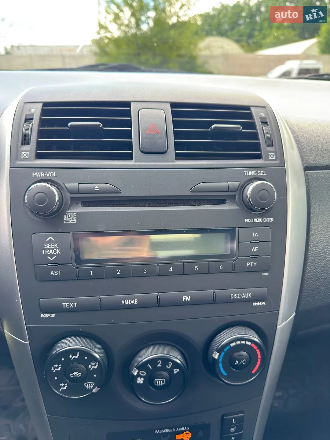 2010 Toyota Corolla - мініатюра 29