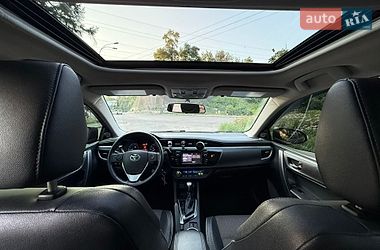 Седан Toyota Corolla 2015 в Киеве