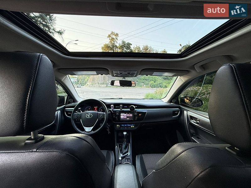 Седан Toyota Corolla 2015 в Киеве