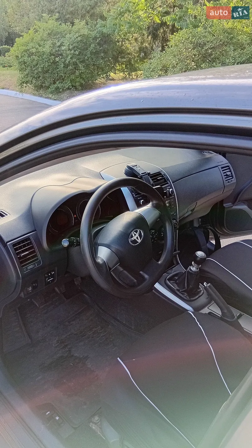 2010 Toyota Corolla - мініатюра 10