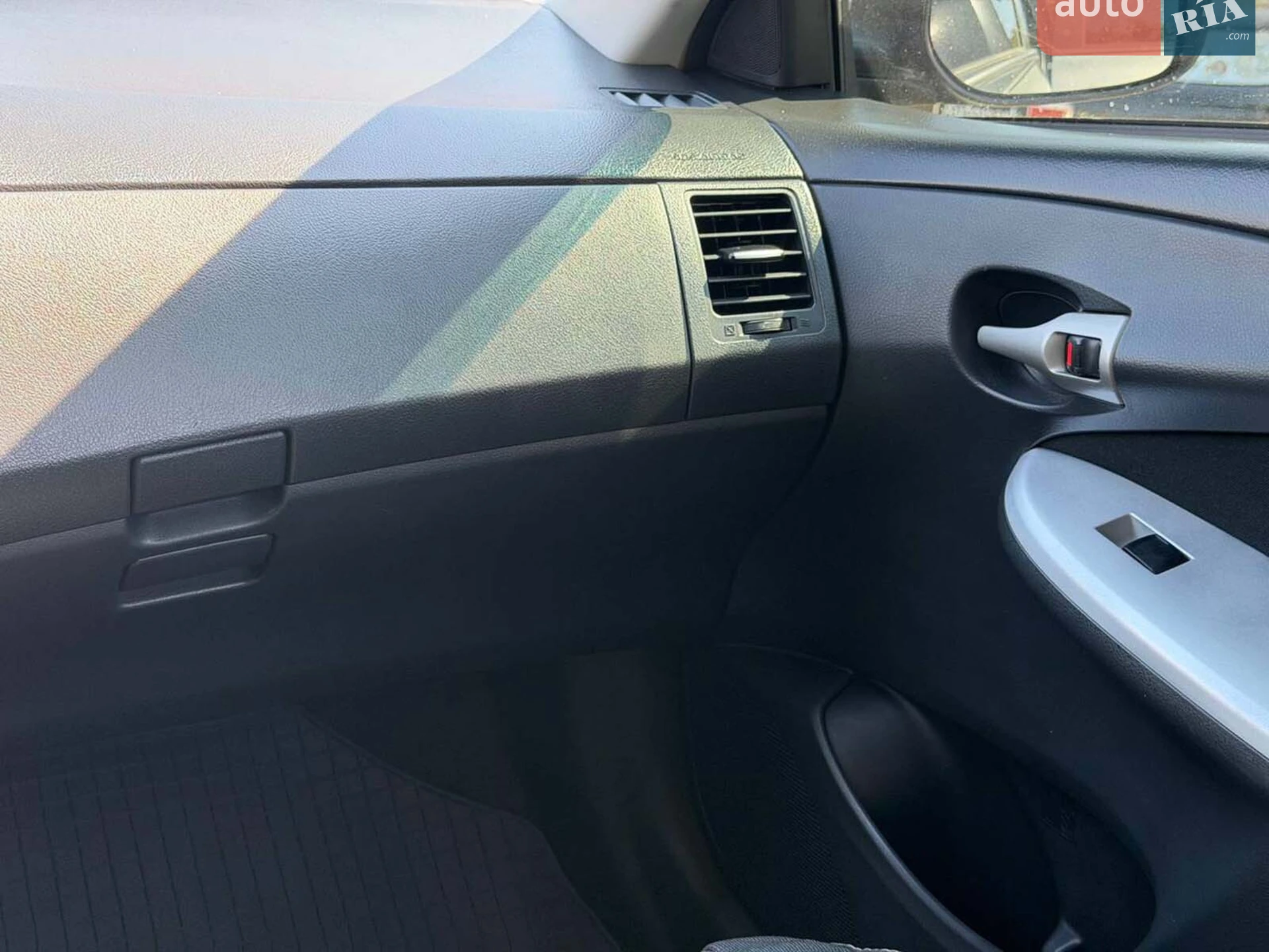 2010 Toyota Corolla - мініатюра 17