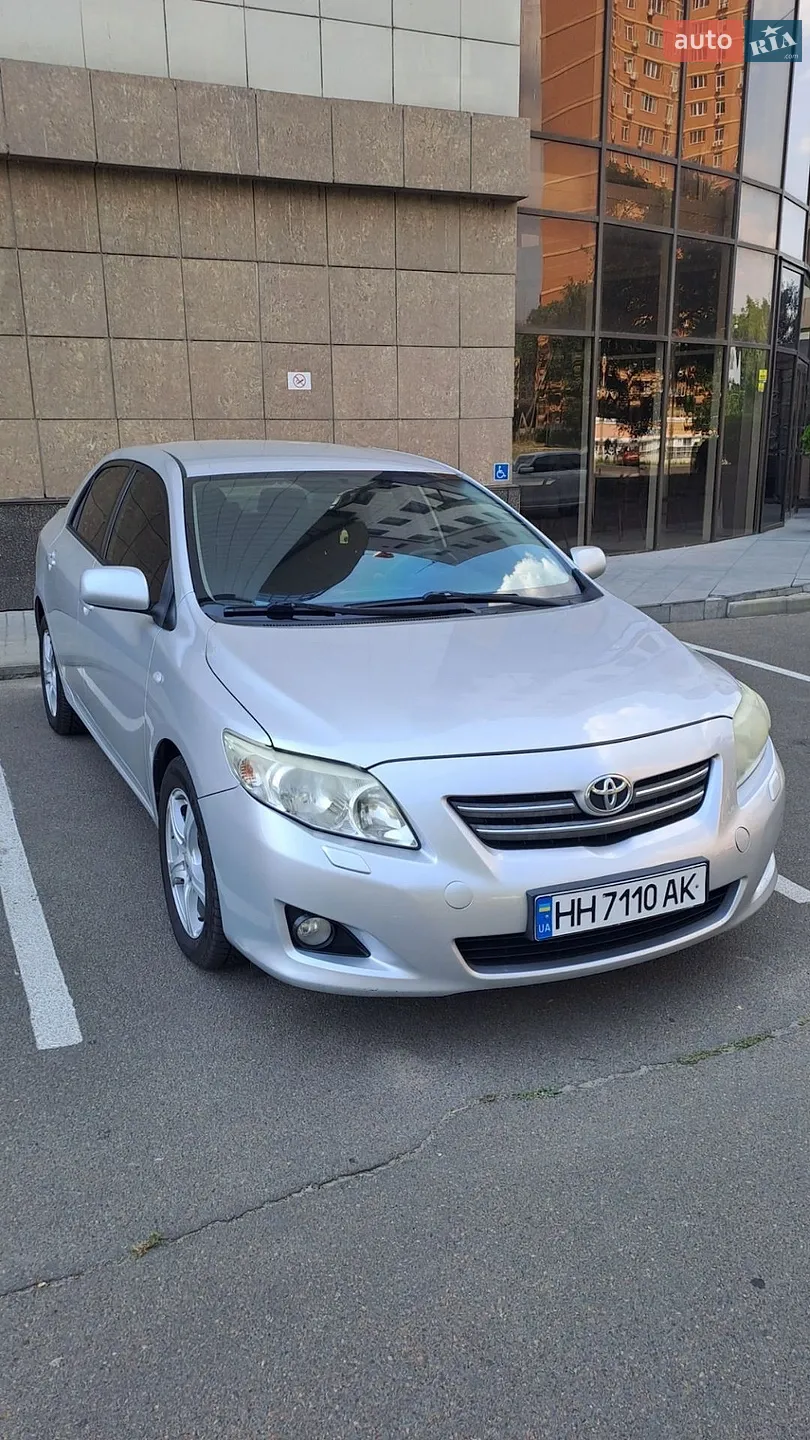 Toyota Corolla 2018 VIN 5YFBURHE1JP818300 фото оголошення 6 з 21