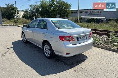 Седан Toyota Corolla 2011 в Ивано-Франковске