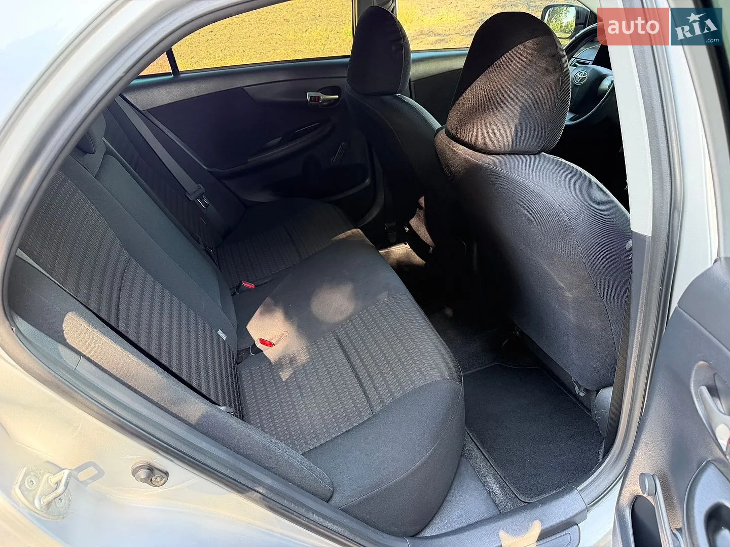 2010 Toyota Corolla - мініатюра 11
