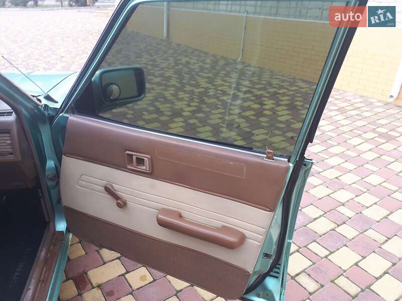 Седан Toyota Corona 1983 в Черноморске