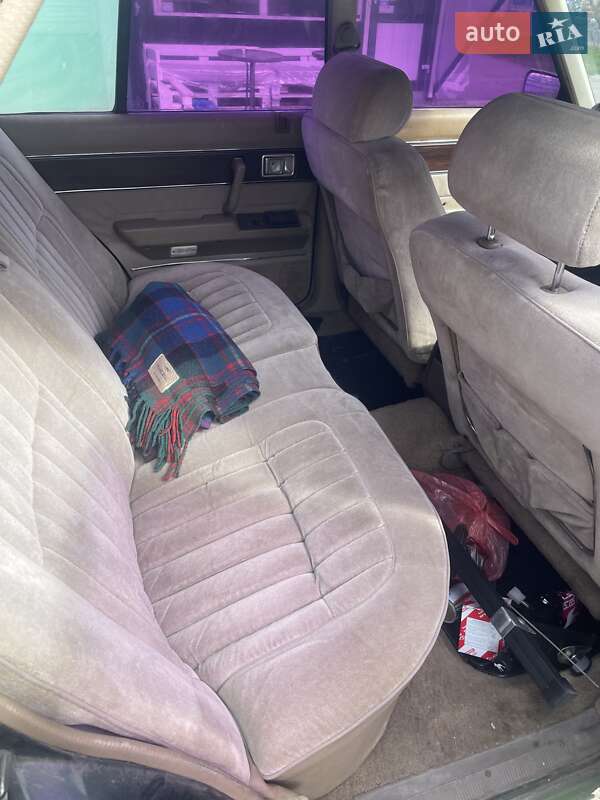 Седан Toyota Crown 1981 в Києві