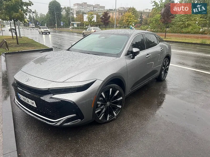 Toyota Crown 2023