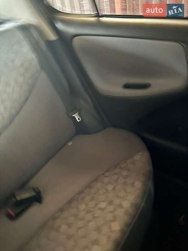 Седан Toyota Echo 2001 в Киеве