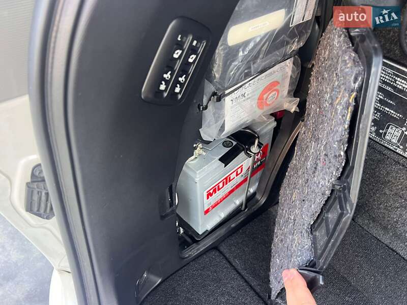 Минивэн Toyota Estima 2014 в Киеве фото 16 Минивэн Toyota Estima 2014 в Киеве