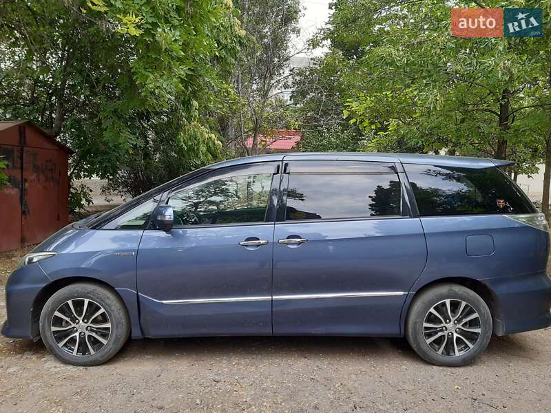 Минивэн Toyota Estima 2013 в Николаеве