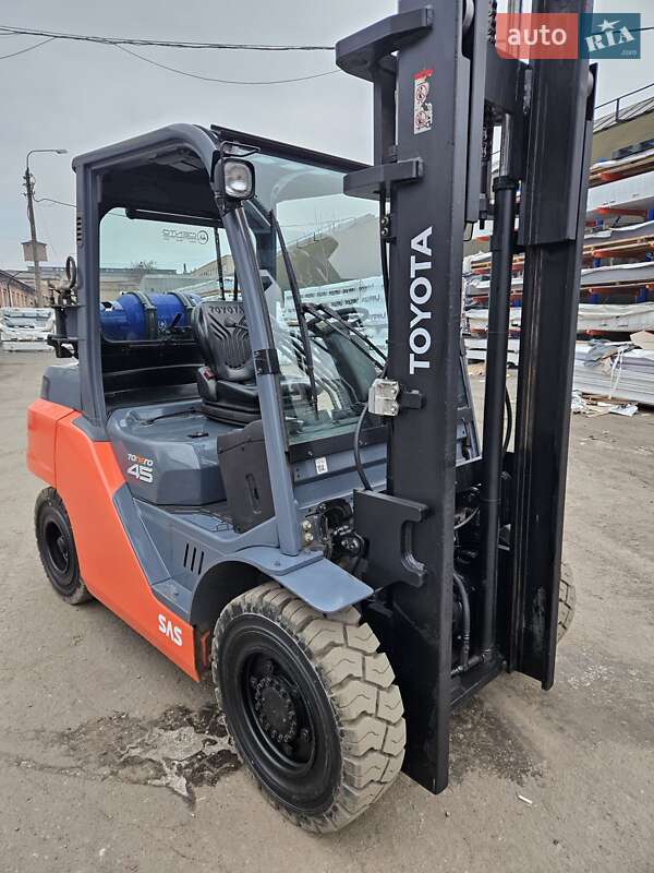 Вилочный погрузчик Toyota FG 2019 в Киеве фото 22 Вилочный погрузчик Toyota FG 2019 в Киеве