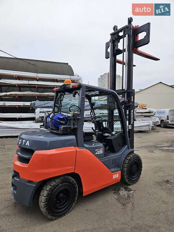 Вилочный погрузчик Toyota FG 2019 в Киеве фото 26 Вилочный погрузчик Toyota FG 2019 в Киеве