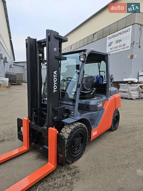 Вилочный погрузчик Toyota FG 2019 в Киеве фото 39 Вилочный погрузчик Toyota FG 2019 в Киеве