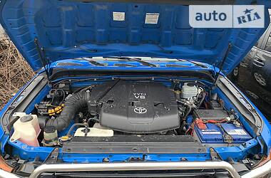 Позашляховик / Кросовер Toyota FJ Cruiser 2006 в 