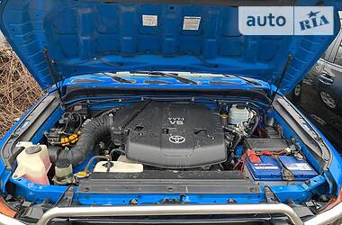 Позашляховик / Кросовер Toyota FJ Cruiser 2006 в 