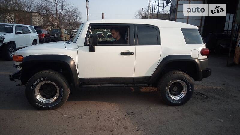 Внедорожник / Кроссовер Toyota FJ Cruiser 2014 в Львове