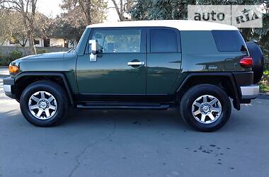 Позашляховик / Кросовер Toyota FJ Cruiser 2014 в 