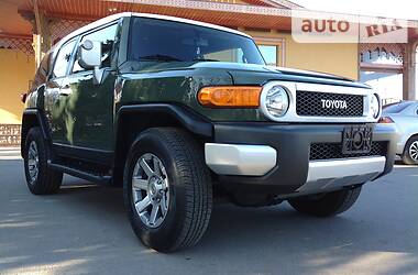 Позашляховик / Кросовер Toyota FJ Cruiser 2014 в 