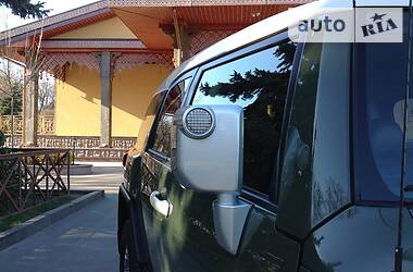 Позашляховик / Кросовер Toyota FJ Cruiser 2014 в 