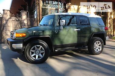 Позашляховик / Кросовер Toyota FJ Cruiser 2014 в 