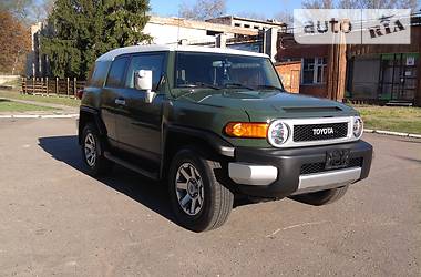 Позашляховик / Кросовер Toyota FJ Cruiser 2014 в 
