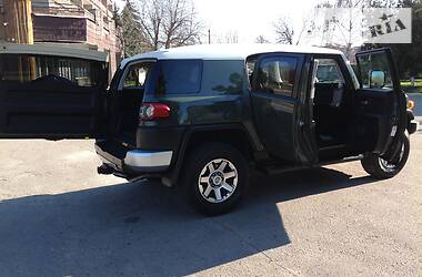 Позашляховик / Кросовер Toyota FJ Cruiser 2014 в 
