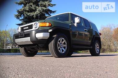 Позашляховик / Кросовер Toyota FJ Cruiser 2014 в 