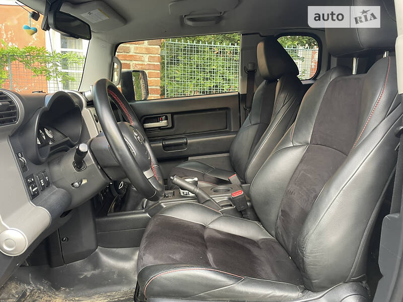 Внедорожник / Кроссовер Toyota FJ Cruiser 2014 в Львове