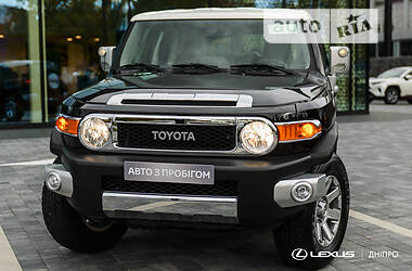 Внедорожник / Кроссовер Toyota FJ Cruiser 2021 в 