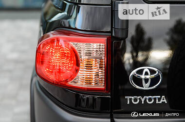 Внедорожник / Кроссовер Toyota FJ Cruiser 2021 в 
