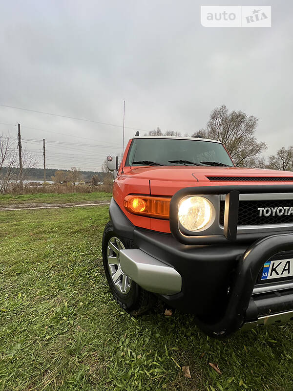 Позашляховик / Кросовер Toyota FJ Cruiser 2014 в Києві