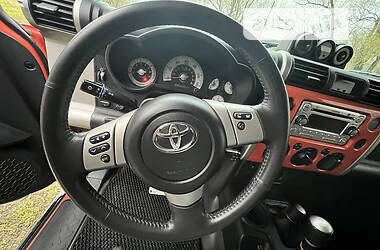 Позашляховик / Кросовер Toyota FJ Cruiser 2014 в Києві