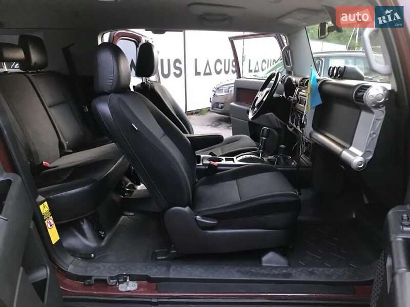 Внедорожник / Кроссовер Toyota FJ Cruiser 2011 в Киеве