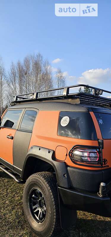 Внедорожник / Кроссовер Toyota FJ Cruiser 2008 в Березане