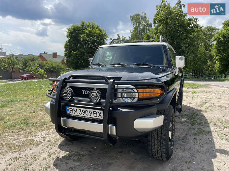 Toyota FJ Cruiser 2011