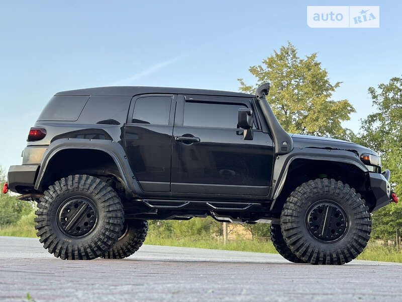 Внедорожник / Кроссовер Toyota FJ Cruiser 2021 в Ивано-Франковске