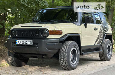 Внедорожник / Кроссовер Toyota FJ Cruiser 2010 в Киеве