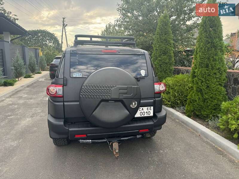 Позашляховик / Кросовер Toyota FJ Cruiser 2013 в Городищеві